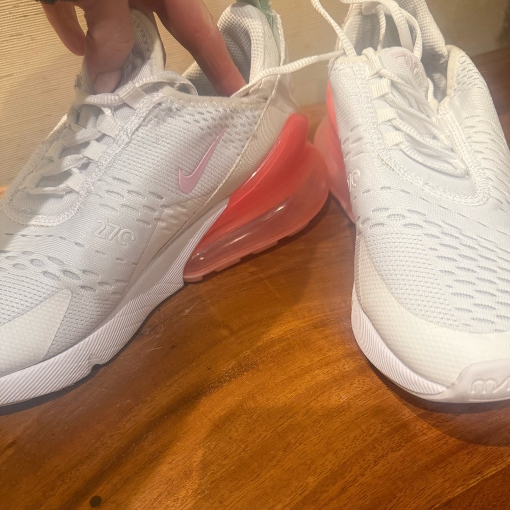 Nike White and pink Air Max 270 Sneakers 6.5 youth fits 7.5 women’s